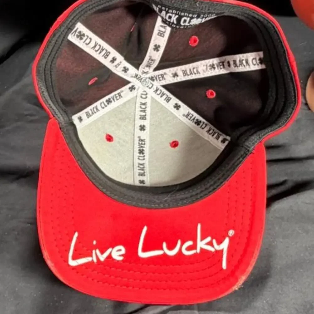 🚨 Premium Black Clover 29 Red & Black Stretch Fit “Live Lucky” Golf Hat Cap 🧢